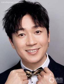 男明星微笑图,捕捉男明星迷人微笑瞬间