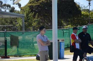 吴彦祖侧脸图片,轮廓线条勾勒经典美