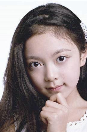 万曈个人资料,才华横溢的年轻才俊，多领域成就斐然