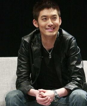 演员张博个人资料照片,光影之间，演绎人生百态